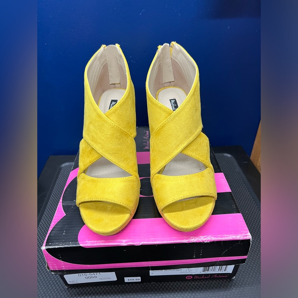 Adorable Yellow Heels!